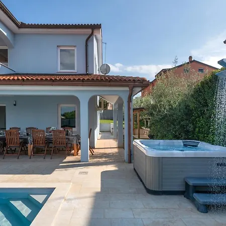 Deep Blue Porec Musalez