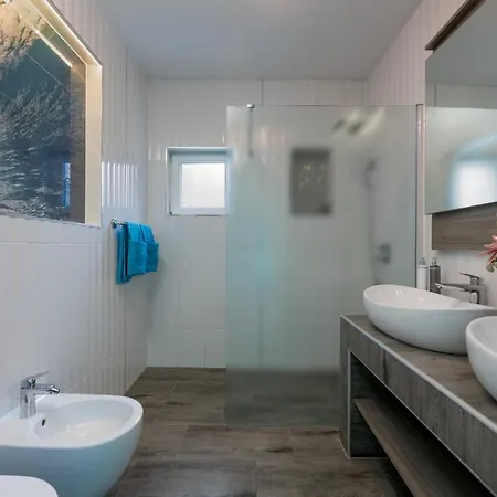 Willa Deep Blue Porec