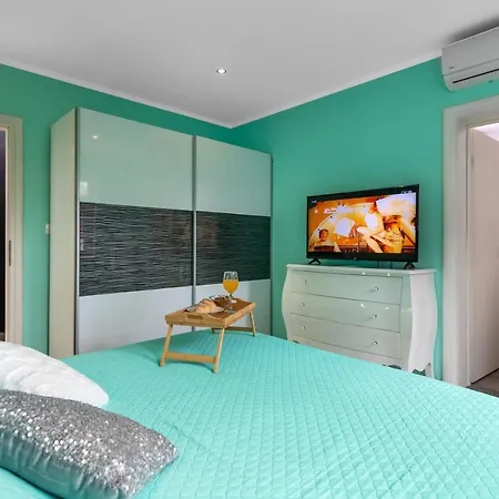 Deep Blue Porec * Musalez